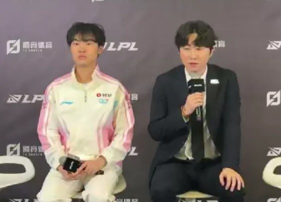 Knight:HongQ优缺鲜明年轻英雄池深,对线激进可能失误也多