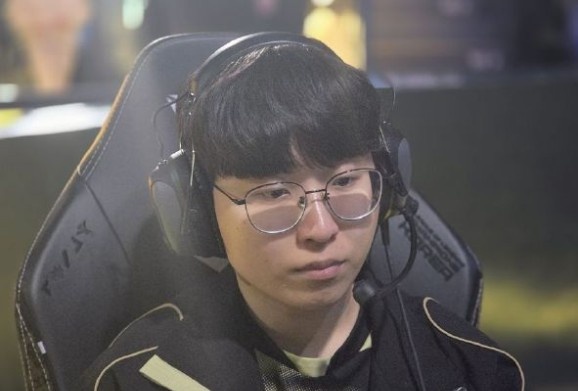 kiin：赛后花在BP上的时间比游戏内复盘更多 但运营我们太离谱了